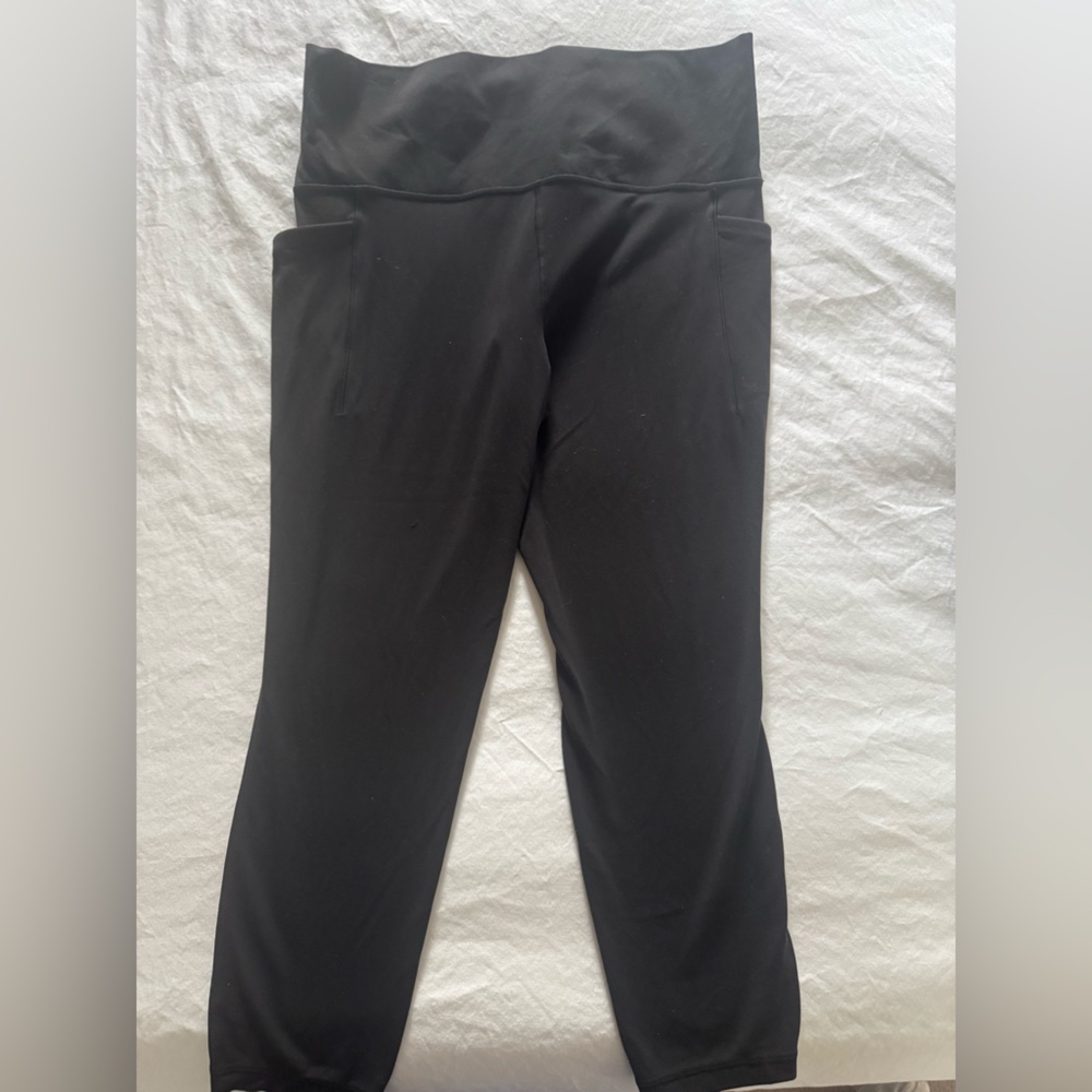 Athleta Black 7/8 Salutation Leggings